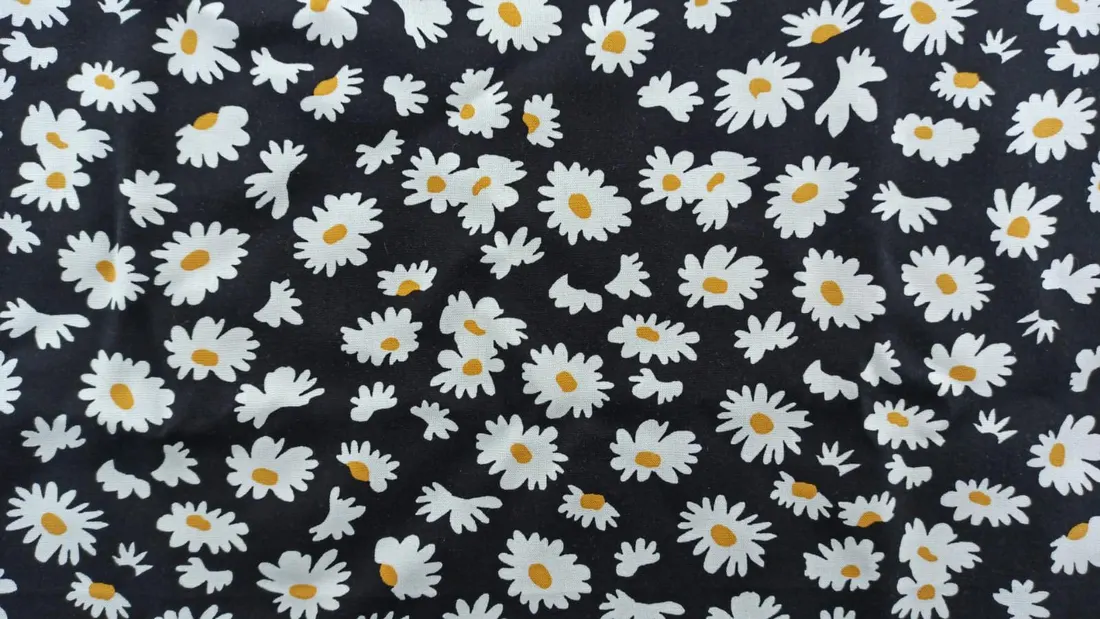 Siyah Desenli Viskon Yerli Kumaş · 150 cm