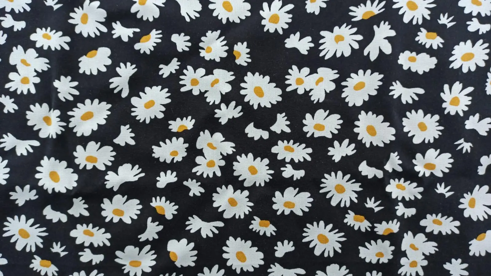 Siyah Desenli Viskon Yerli Kumaş · 150 cm
