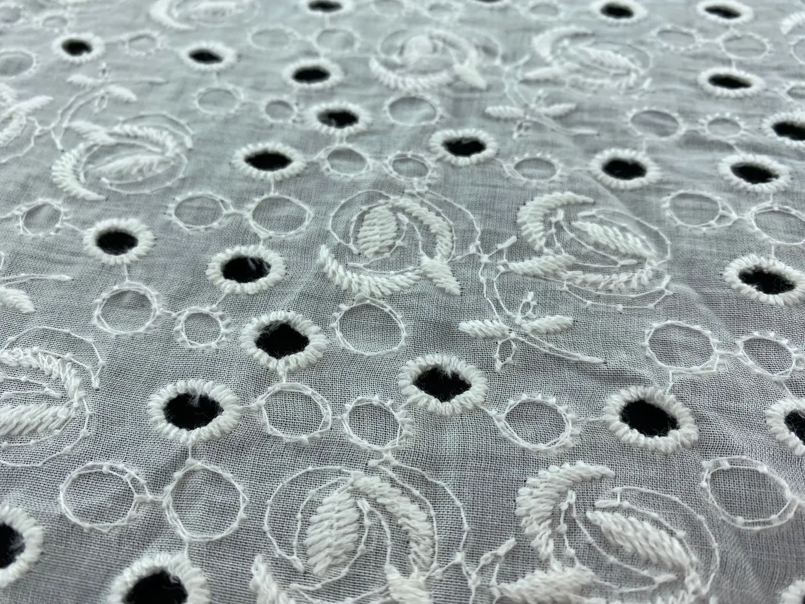 Bleached Bohrer Cotton Domestic Broderie Voile · 130 cm
