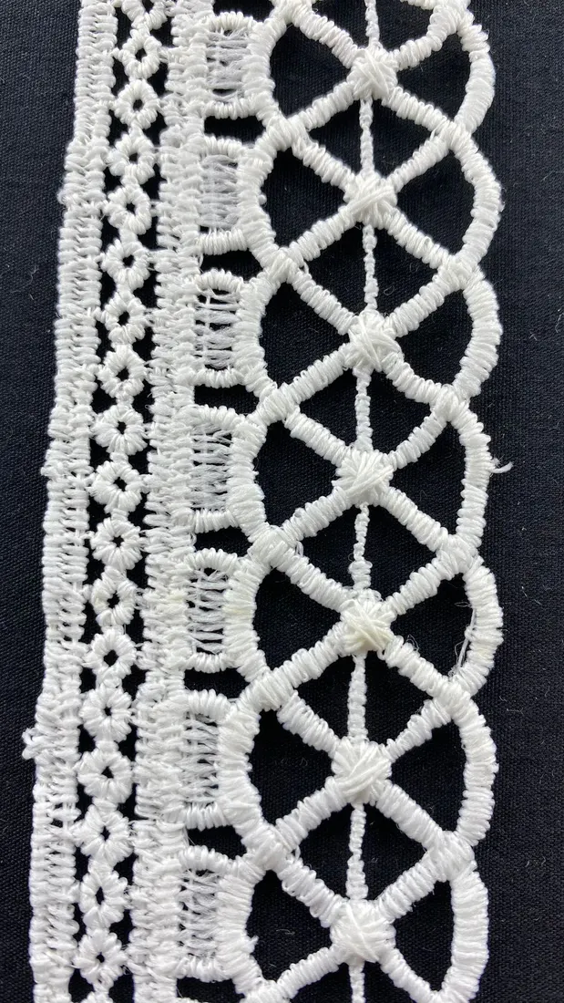 Ham Mat Polyester Yerli Güpür Brode Bant · 4,5 cm