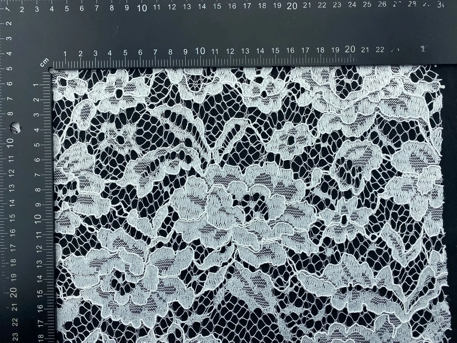 19556 Dantel · Yerli · Lez · Polyester · Kordlu · Siyah · 145 Cm