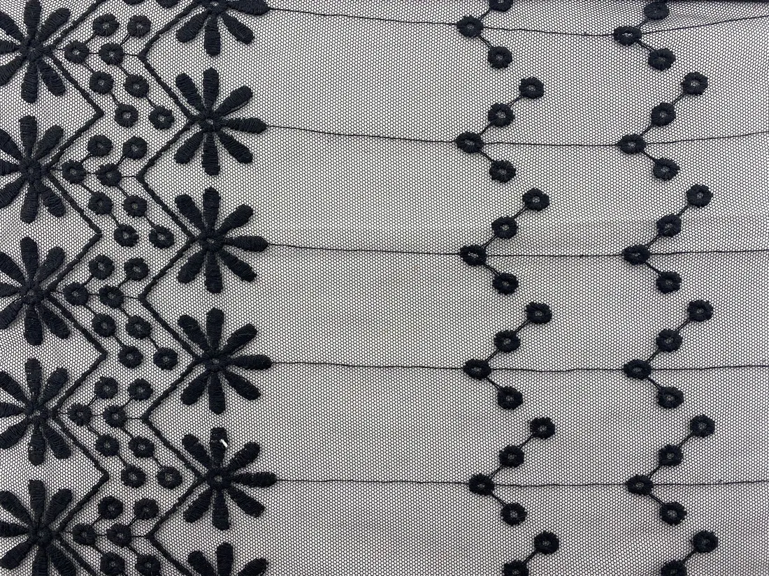 Siyah Polyester Yerli Brode Tül · 140 cm