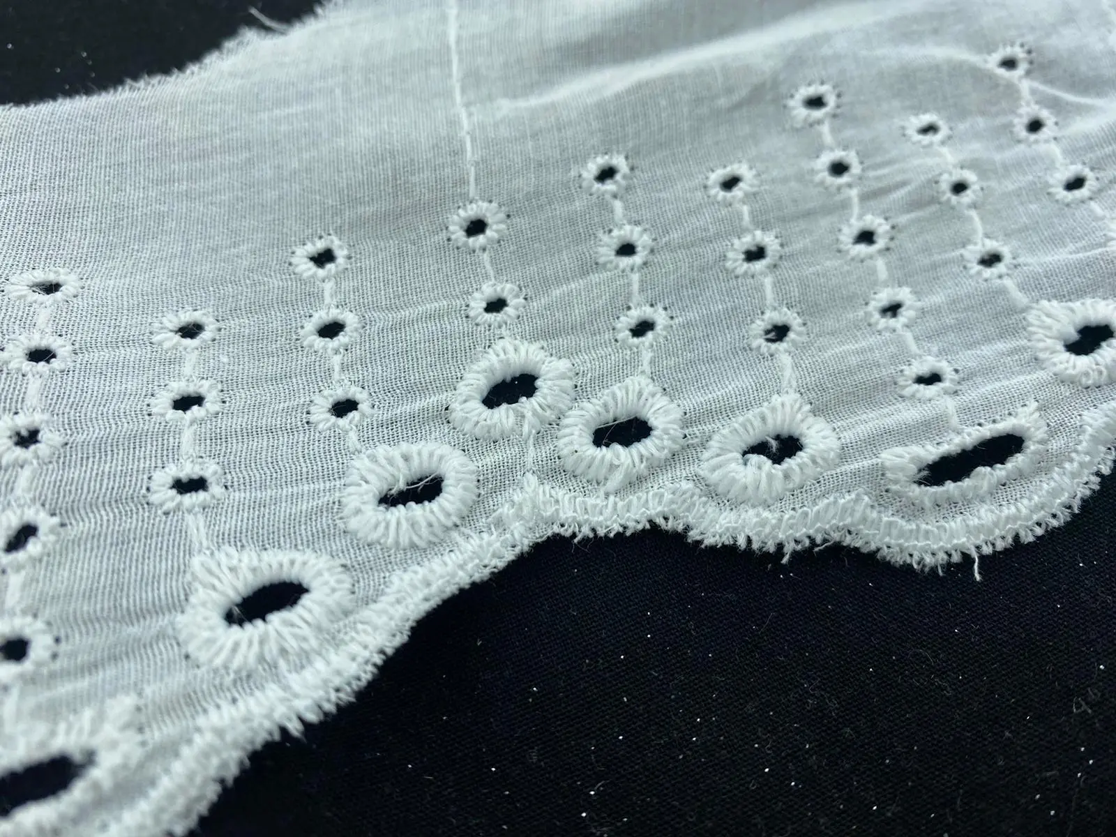 Bleached Polyester Domestic Broderie Tape Voile · 8 cm